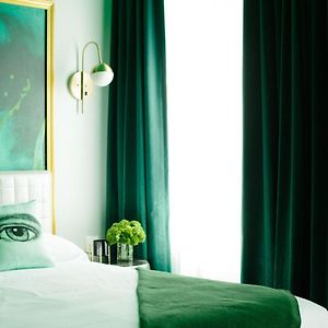 Green Queen Room